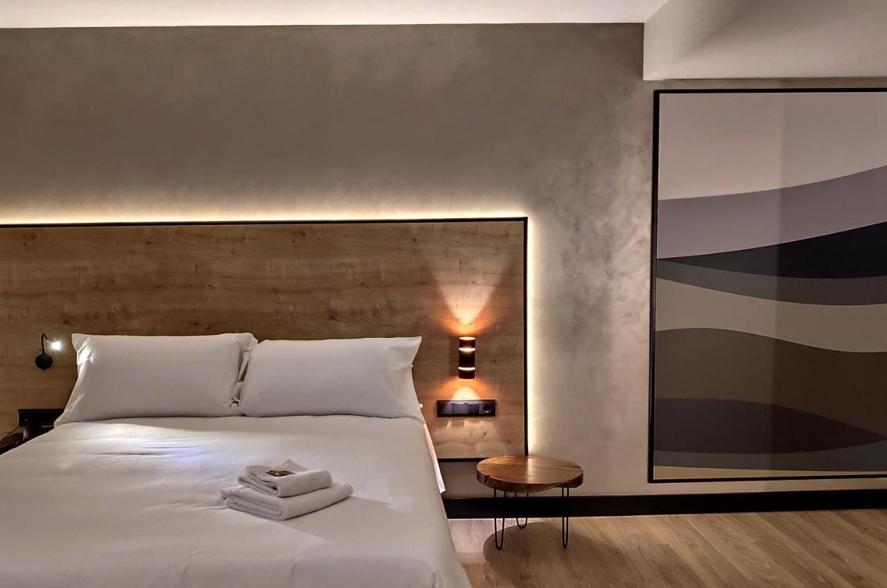 ホテル Ibis Styles Figueres Ronda エクステリア 写真