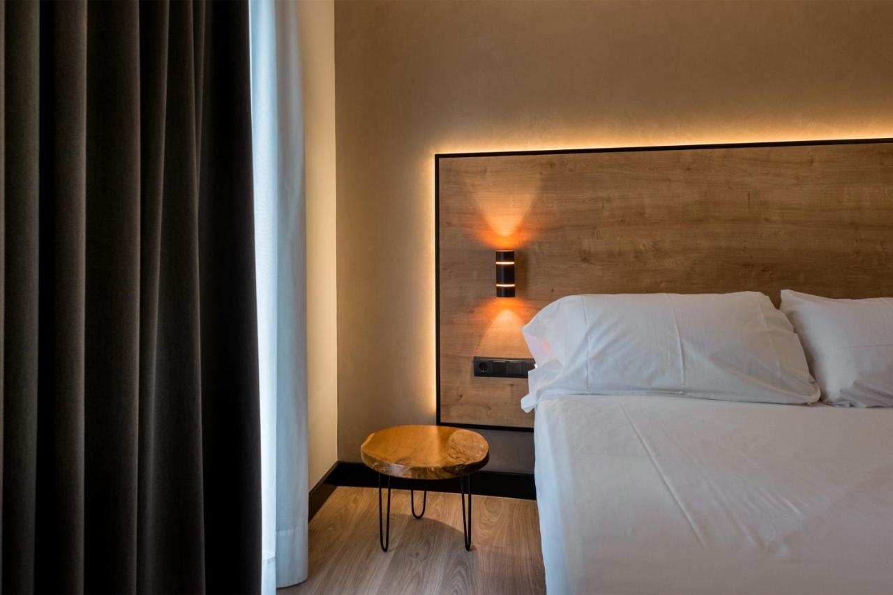 ホテル Ibis Styles Figueres Ronda エクステリア 写真