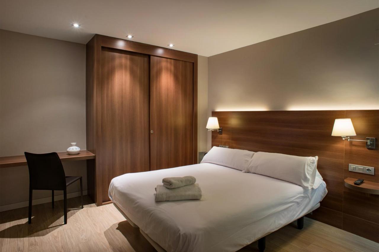 ホテル Ibis Styles Figueres Ronda エクステリア 写真