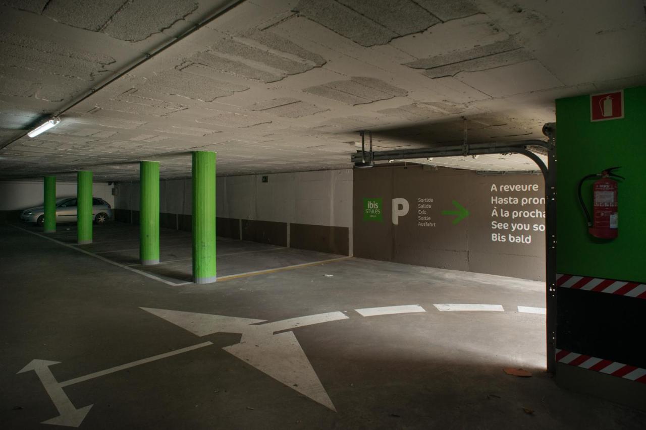ホテル Ibis Styles Figueres Ronda エクステリア 写真