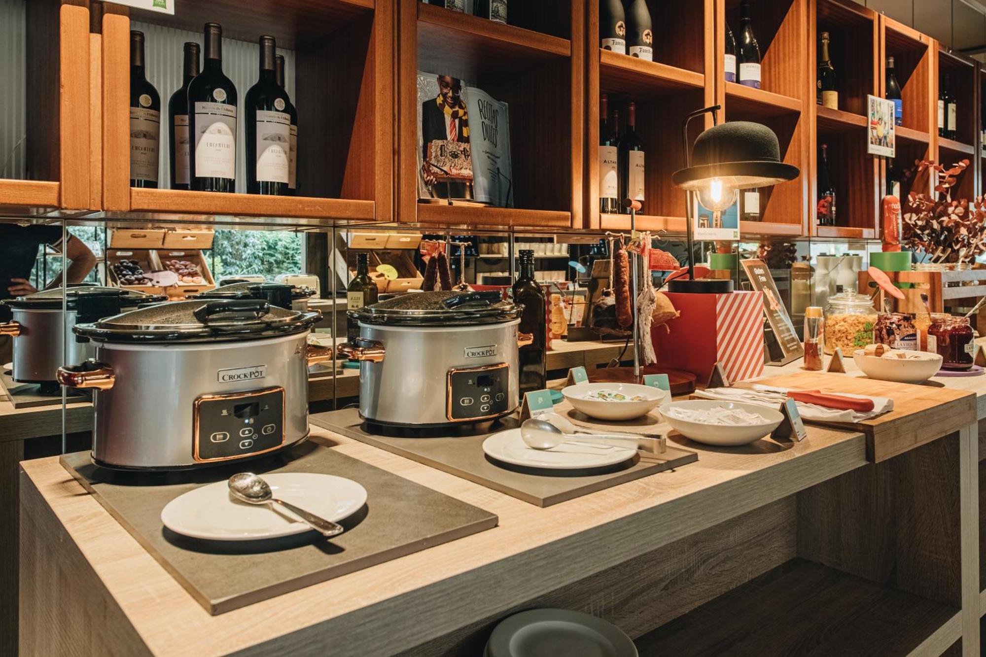 ホテル Ibis Styles Figueres Ronda エクステリア 写真
