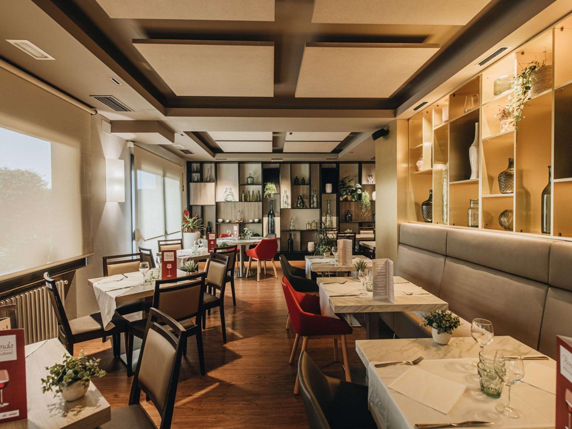 ホテル Ibis Styles Figueres Ronda エクステリア 写真