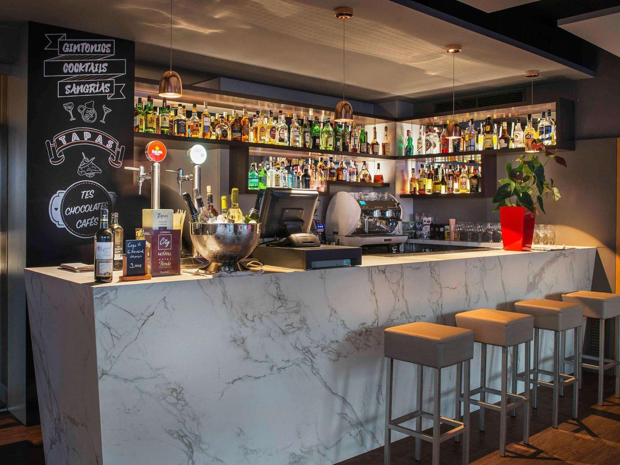 ホテル Ibis Styles Figueres Ronda エクステリア 写真