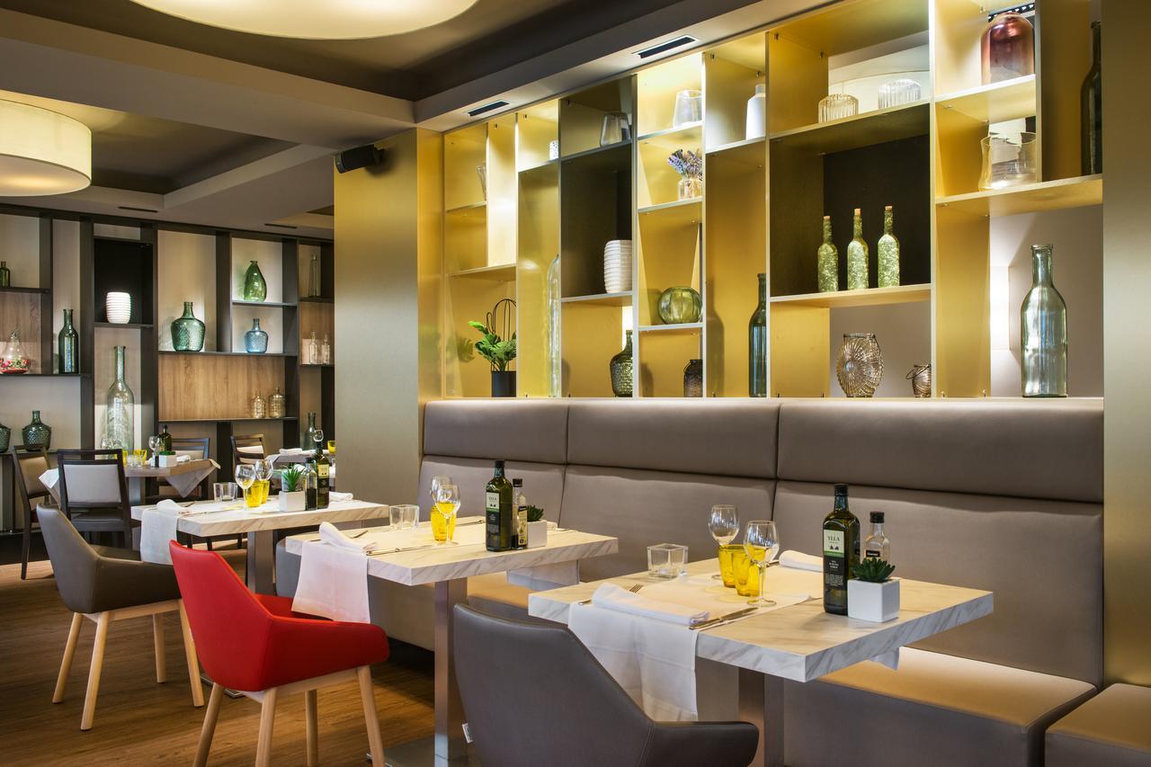 ホテル Ibis Styles Figueres Ronda エクステリア 写真
